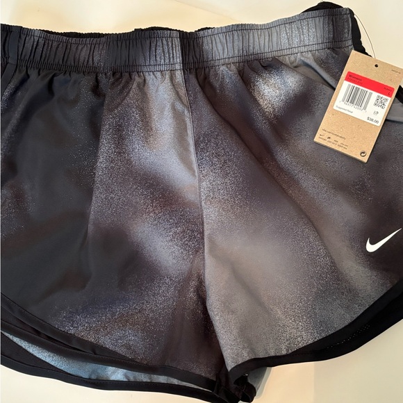NEW * NIKE Black/Gray Running Shorts Size Large - Picture 2 of 6